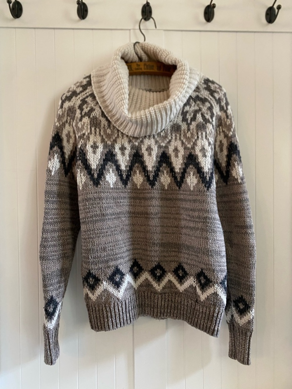 Abercrombie & Fitch Gray and Cream Fair Isle Cowl Neck Sweater M